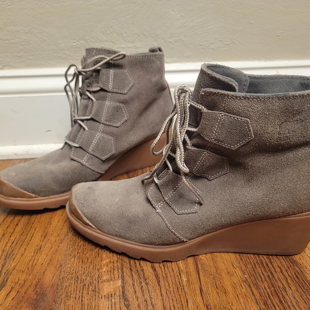 Sorel Olive/Gray Lace Up Wedge Boots